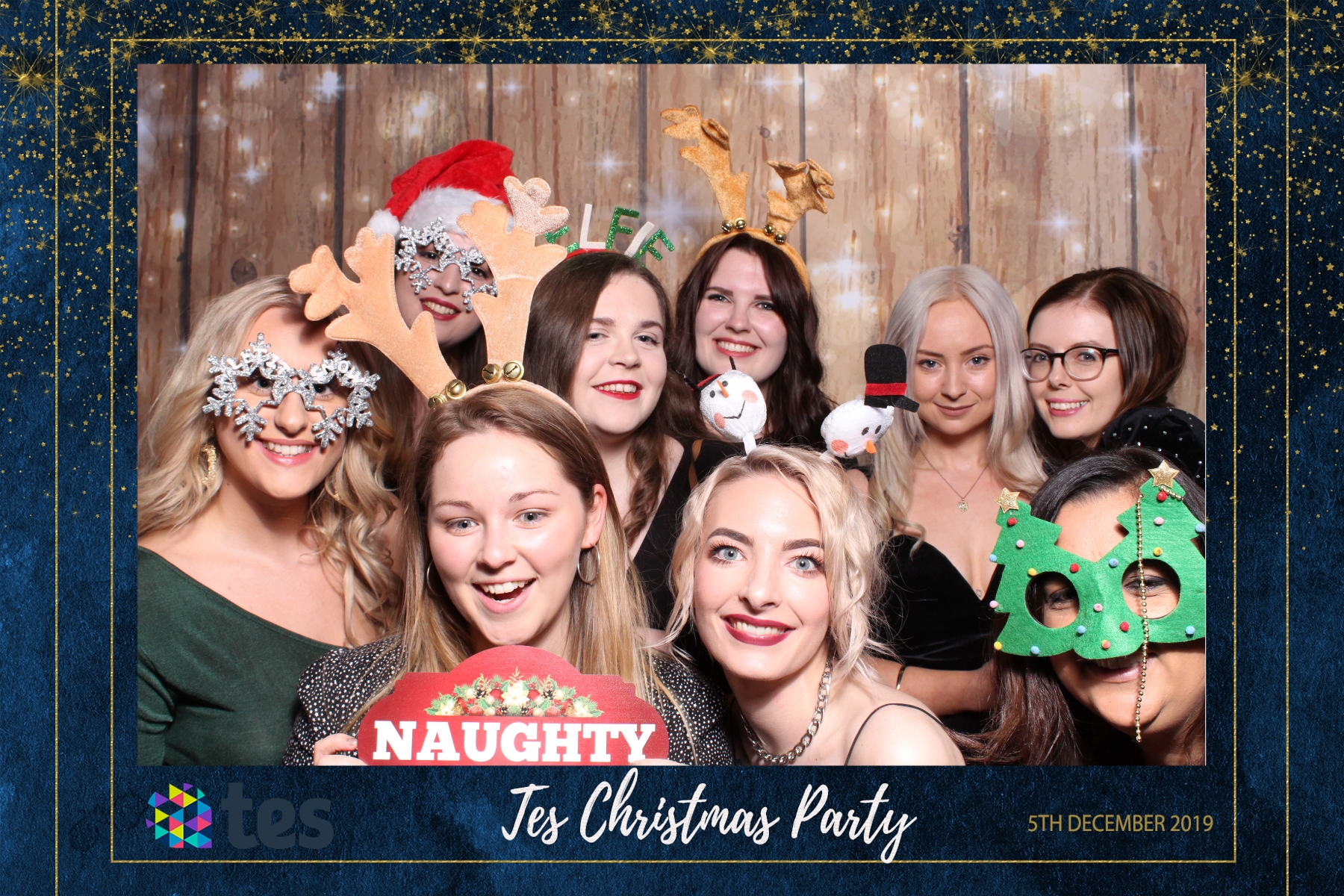 Tes Christmas party  | View more photos from the event at gallery.magicimages.uk/u/MagicImages/Tes-Christmas-party